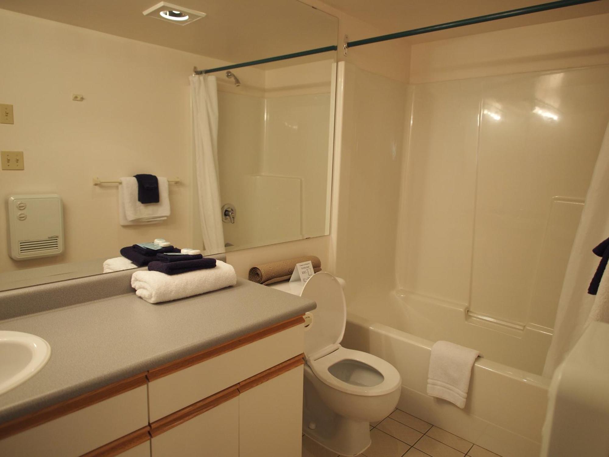 Whale's Tail Guest Suites Ucluelet Extérieur photo