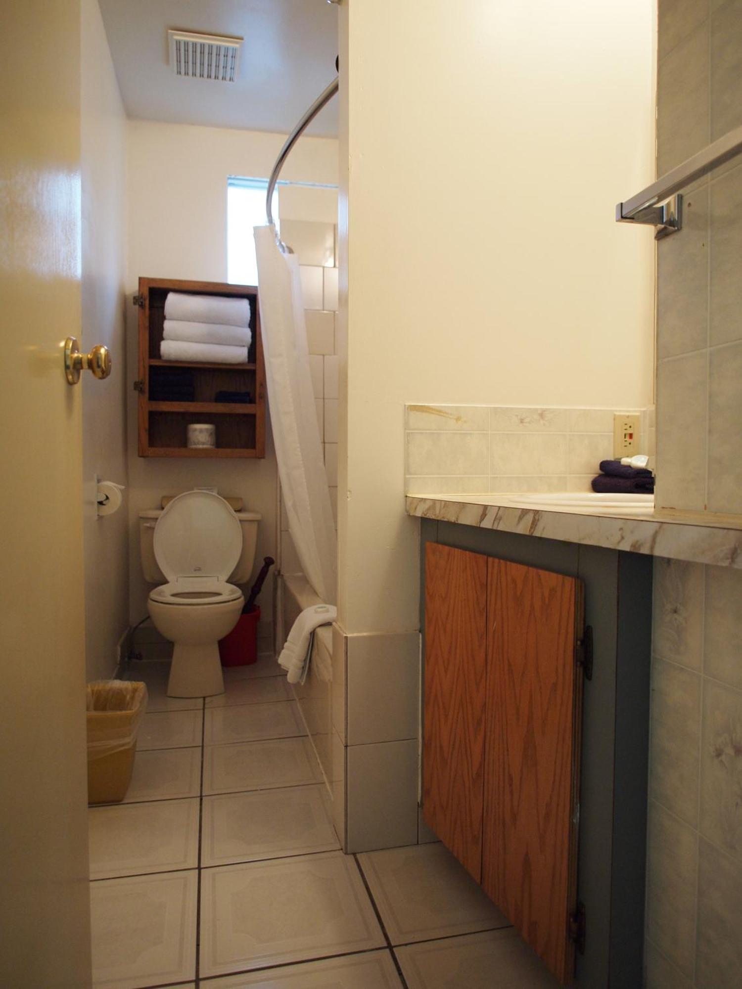 Whale's Tail Guest Suites Ucluelet Extérieur photo