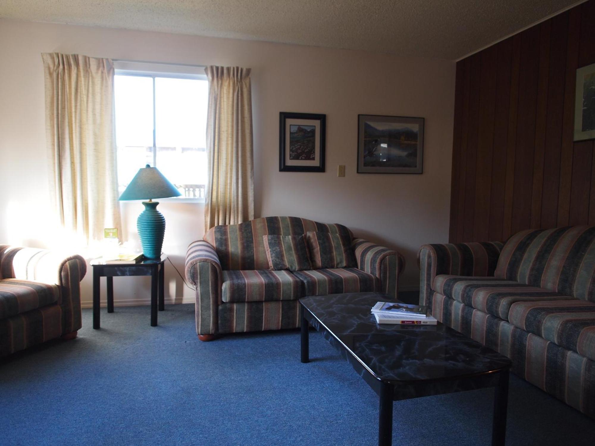 Whale's Tail Guest Suites Ucluelet Extérieur photo