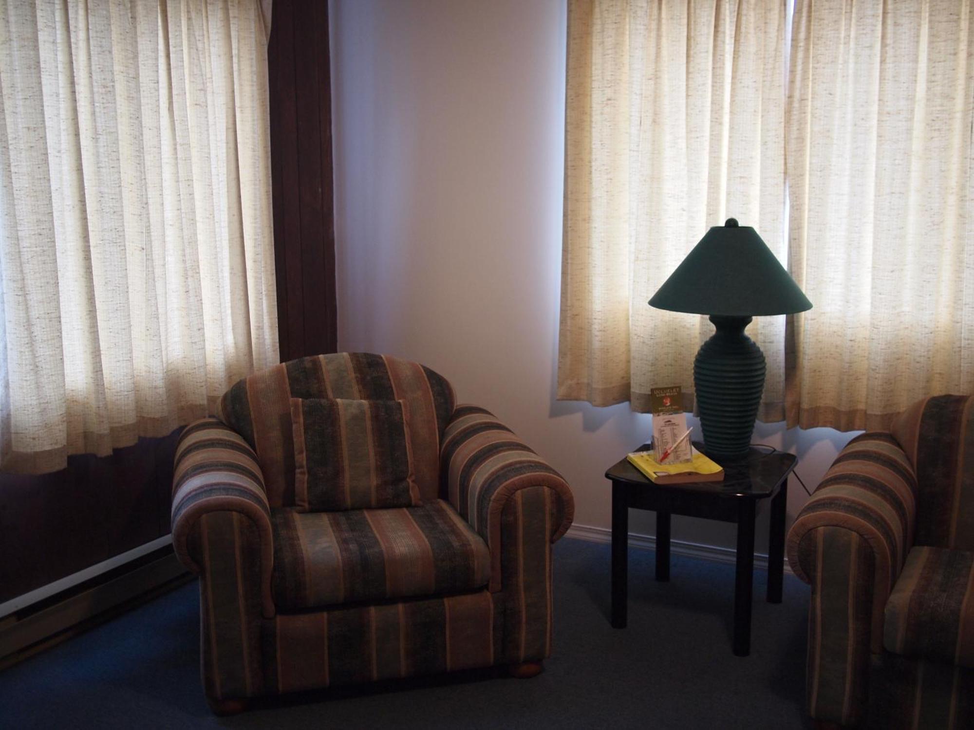 Whale's Tail Guest Suites Ucluelet Extérieur photo