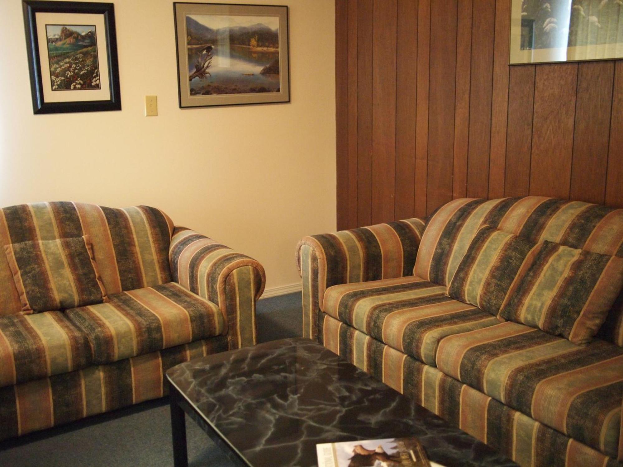 Whale's Tail Guest Suites Ucluelet Extérieur photo