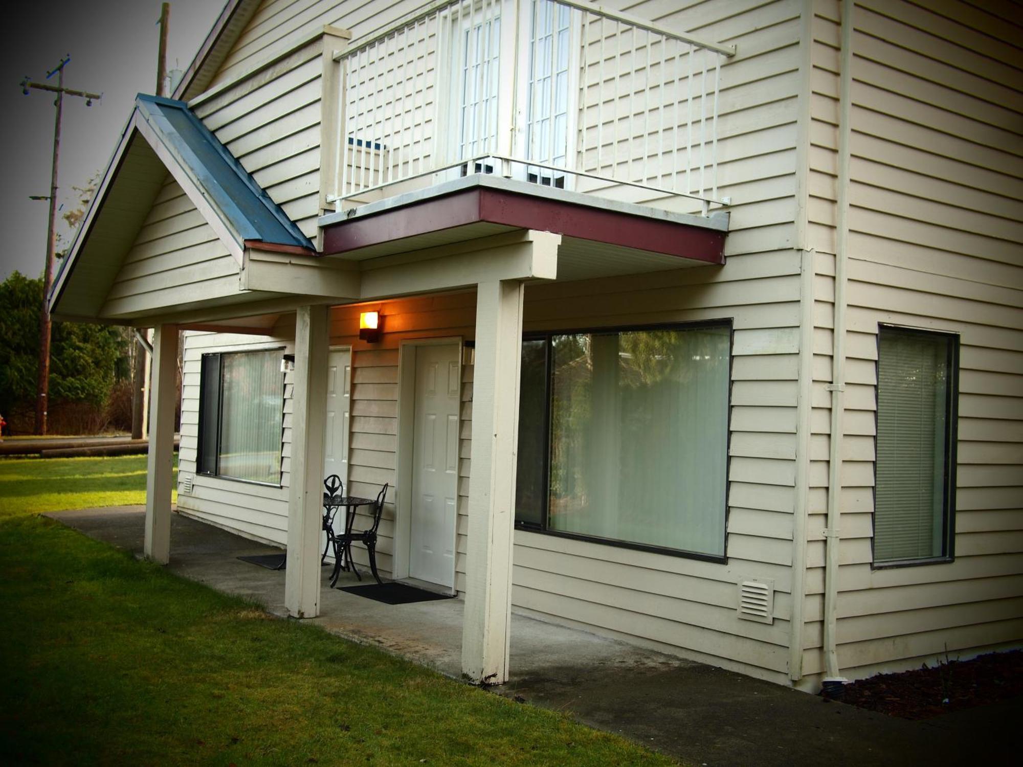 Whale's Tail Guest Suites Ucluelet Extérieur photo