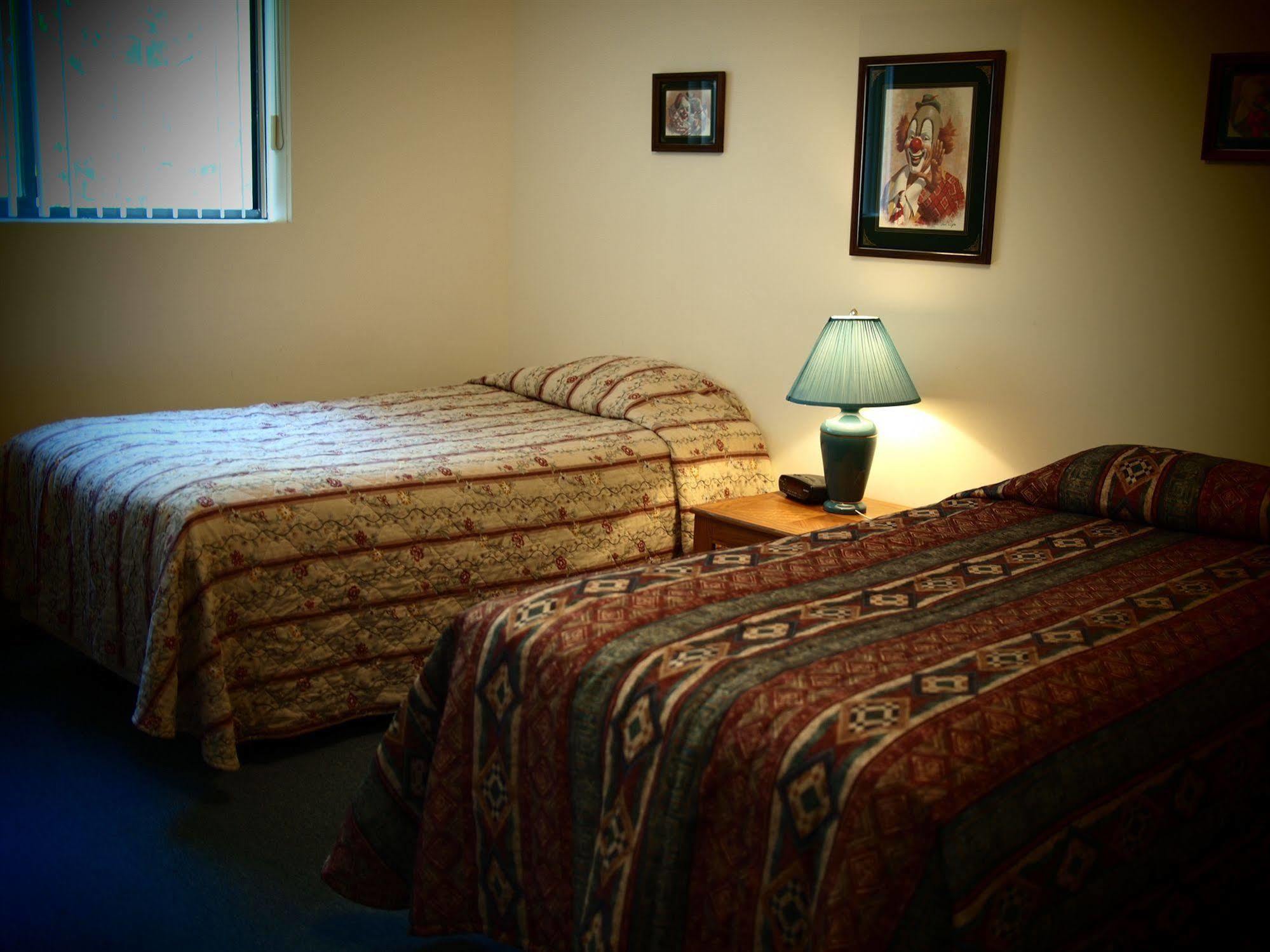 Whale's Tail Guest Suites Ucluelet Extérieur photo